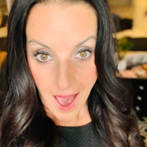 Meet your Posher, Nicki - Picture 2 of 4